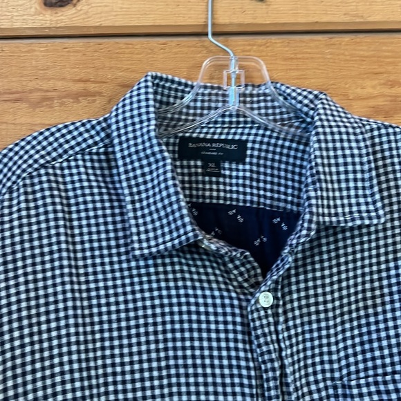 Banana Republic button down standard fit - Picture 2 of 3